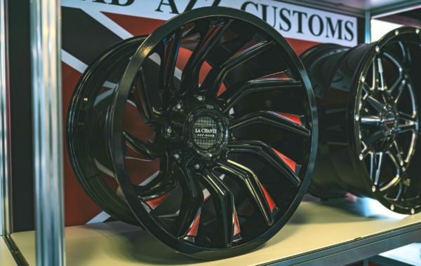 LC-OF12 schwarz rot 12×20 5×139.7 / 6×139.7  ET -25 Preis pro Stück: 749,00€