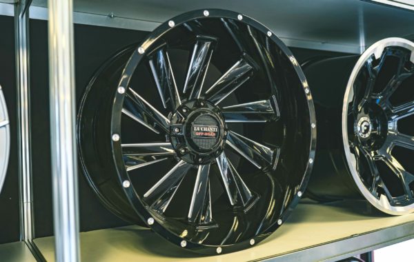 LC-OF10 schwarz silber 12×20/12×22 5×127 / 5×139.7 / 6×139.7 / 6×135  ET -44 Preis pro Stück ab: 649,00€
