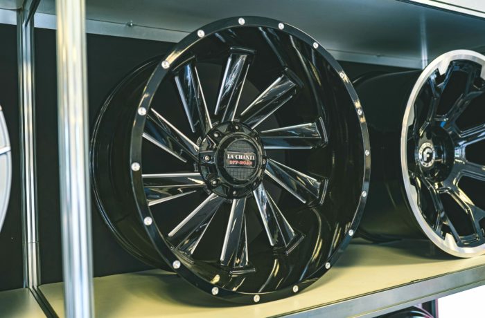 LC-OF10 schwarz silber 12×20/12×22 5×127 / 5×139.7 / 6×139.7 / 6×135  ET -44 Preis pro Stück ab: 649,00€
