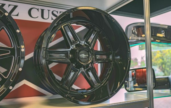 LC-OF16 schwarz 10×20/12×20/12×22 5×127 / 5×139.7 / 6×135 / 6×139.7  ET -12/-44 Preis pro Stück ab: 599,00€