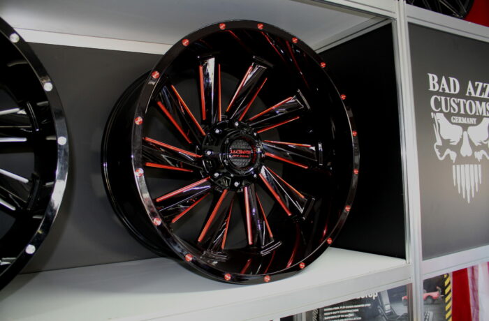 LC-OF10 schwarz rot 12×20/12×22 5×127 / 5×139.7 / 6×139.7 / 6×135  ET -44 Preis pro Stück ab: 699,00€