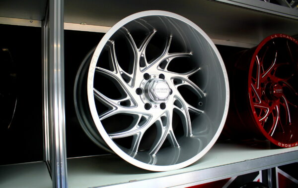 LC-OF20 silber 10×22/11.5×22 5×139.7 / 6×135 / 6×139.7   ET 12/-25 Preis pro Stück ab: 799,00€