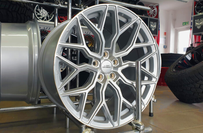 P2 silber 8.5×19, 9.5×19, 9×20, 10×20, 11×20, 5×112 / 5×114.3/ 5×115/ 5×120  Preis pro Stück: ab 399,00€