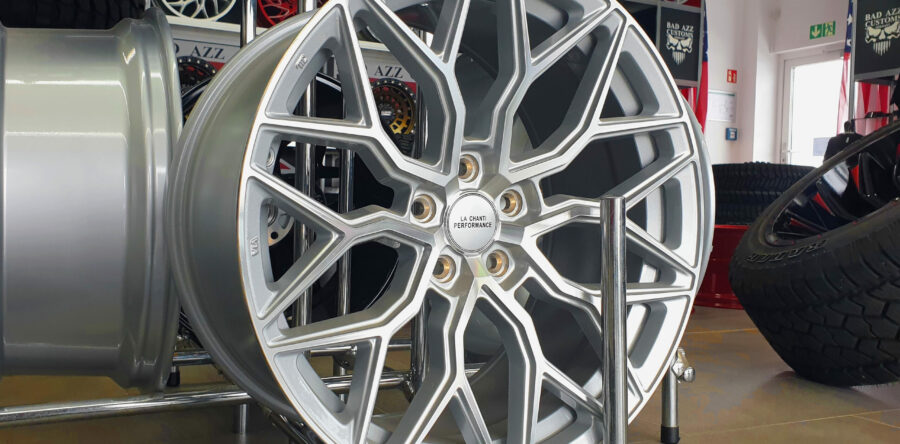 P2 silber 8.5×19, 9.5×19, 9×20, 10×20, 11×20, 5×112 / 5×114.3/ 5×115/ 5×120 Preis pro Stück: ab 399,00€