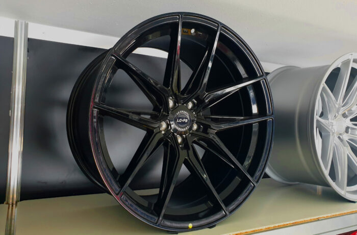P3 schwarz 8.5×19, 9.5×19, 9×20, 10×20, 11×20, 5×112 / 5×114.3/ 5×115/ 5×120  Preis pro Stück: ab 399,00€