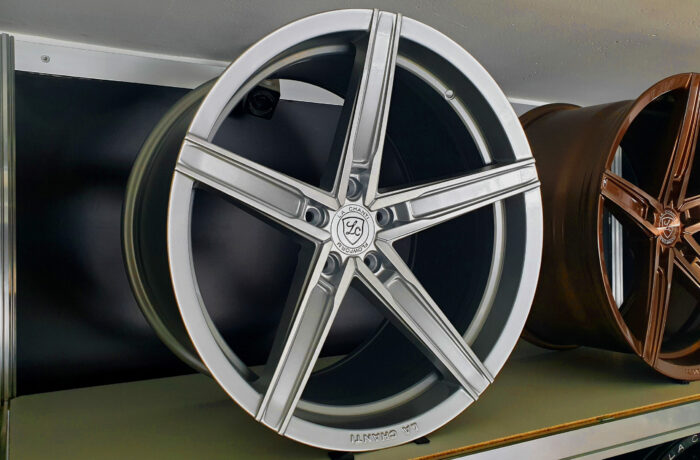 P8 silber 9×20, 10×20, 10.5×20, 11×20, 5×112 / 5×114.3/ 5×115/ 5×120  Preis pro Stück: ab 499,00€