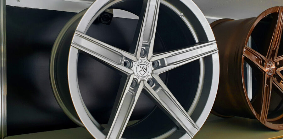 P8 silber 9×20, 10×20, 10.5×20, 11×20, 5×112 / 5×114.3/ 5×115/ 5×120 Preis pro Stück: ab 499,00€