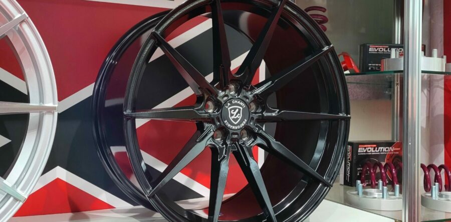 LCP11 schwarz 9×21/10.5×21 5×112/5×114.3/5×115/5×120 Preis pro Stück: 649,99€/749,00€ 1