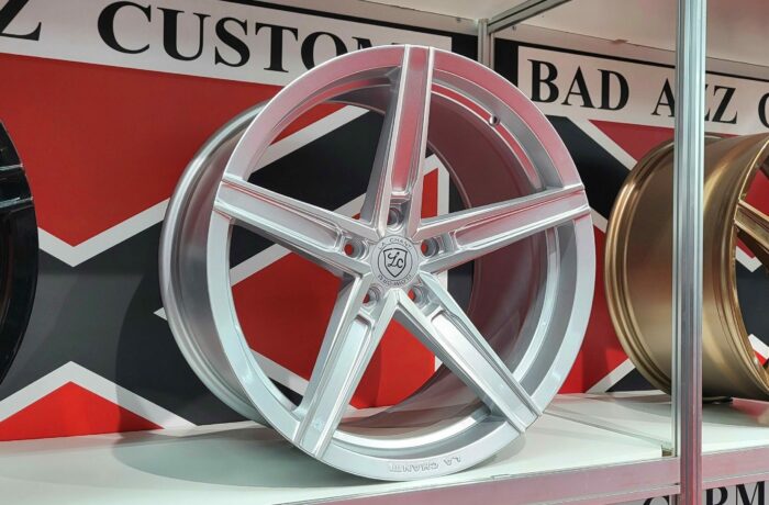 LCP8 silber 9×20/10×20/10.5×20/11×20, 5×112/5×114.3/5×115/5×120 Preis pro Stück: 549,99€/649,00€/649,00€/749,00€ 1